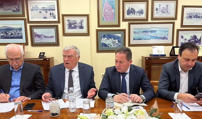 ΕΠΙ ΤΑΠΗΤΟΣ ΤΑ ΠΡΟΒΛΗΜΑΤΑ ΤΗΣ ΑΥΤΟΔΙΟΙΚΗΣΗΣ ΣΤΗ ΣΥΝΑΝΤΗΣΗ ΤΟΥ Σ. ΠΕΤΣΑ ΜΕ ΤΟΥΣ ΔΗΜΑΡΧΟΥΣ ΤΗΣ ΘΕΣΣΑΛΙΑΣ