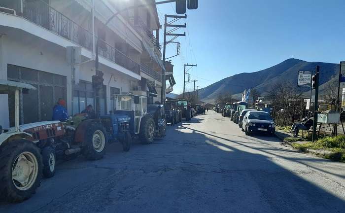 ΣΤΗΝ ΕΘΝΙΚΟ ΟΔΟ ΤΑ ΤΡΑΚΤΕΡ ΤΩΝ ΑΓΡΟΤΩΝ ΤΟΥ ΔΗΜΟΥ ΤΥΡΝΑΒΟΥ (ΦΩΤΟ – ΒΙΝΤΕΟ)