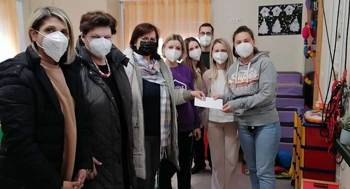 ΣΤΟ ΚΗ ΧΑΡΑ ΙΙ ΟΙ ΓΟΝΕΙΣ ΤΟΥ ΚΕΘΕΑ ΕΞΟΔΟΣ
