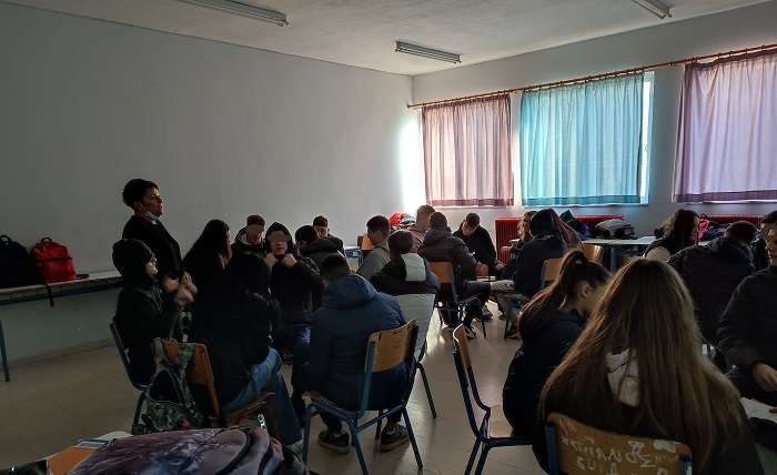 ΕΝΗΜΕΡΩΣΗ ΣΤΟ 9ο ΓΥΜΝΑΣΙΟ ΛΑΡΙΣΑΣ ΑΠΟ ΤΟ ΚΕΘΕΑ «ΕΞΟΔΟΣ» ΓΙΑ ΤΗΝ «ΕΞΑΡΤΗΤΙΚΗ ΣΥΜΠΕΡΙΦΟΡΑ»