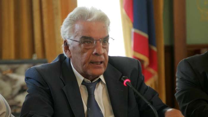 Ο ΛΟΥΚΑΣ ΚΑΤΣΑΡΟΣ ΑΠΟΧΑΙΡΕΤΑ ΤΟΝ ΑΓΓΕΛΟ ΜΟΣΧΟΝΑ