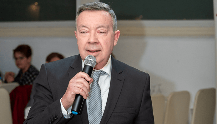 Ο ΑΛ. ΠΑΠΑΧΑΤΖΗΣ ΣΤΗΝ ΚΟΠΗ ΤΗΣ ΠΙΤΑΣ ΤΟΥ ΣΥΛΛΟΓΟΥ ΤΡΙΤΕΚΝΩΝ ΟΙΚΟΓΕΝΕΙΩΝ Ν. ΛΑΡΙΣΑΣ