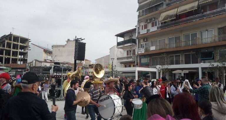 ΚΑΡΝΑΒΑΛΙ – ΜΠΟΥΡΑΝΙ: ΑΝΑΨΕ ΤΟ ΚΕΦΙ ΣΤΟΝ ΤΥΡΝΑΒΟ!! (ΦΩΤΟ)