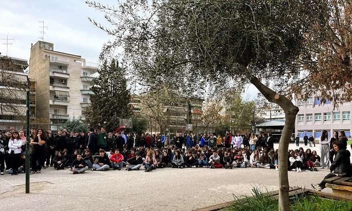 ΣΤΟ ΣΧΟΛΕΙΟ ΔΕΝ ΥΠΑΡΧΕΙ ΧΩΡΟΣ ΓΙΑ ΕΚΦΟΒΙΣΜΟ