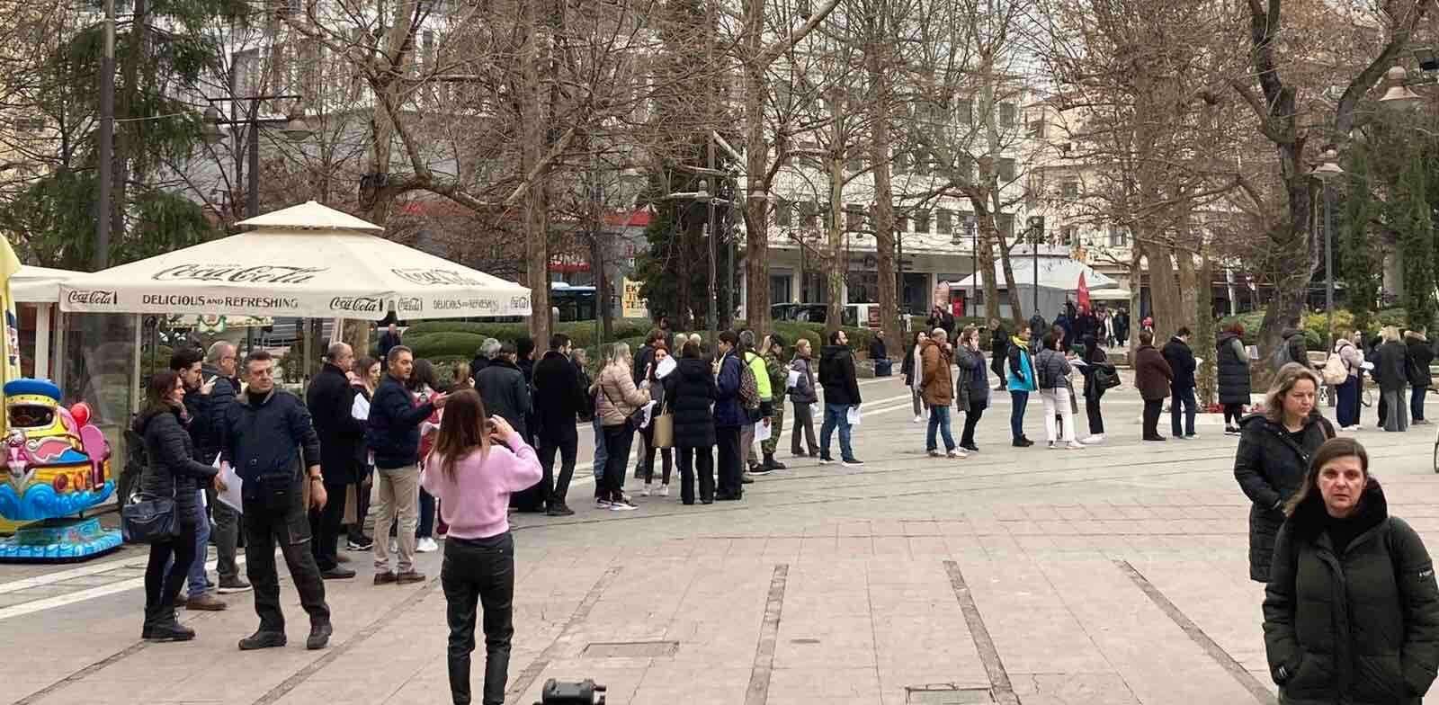 ΣΥΓΚΛΟΝΙΣΤΙΚΗ Η ΑΝΤΑΠΟΚΡΙΣΗ ΤΩΝ ΛΑΡΙΣΑΙΩΝ ΣΤΗΝ ΕΚΚΛΗΣΗ ΓΙΑ ΑΙΜΑ (ΦΩΤΟ)