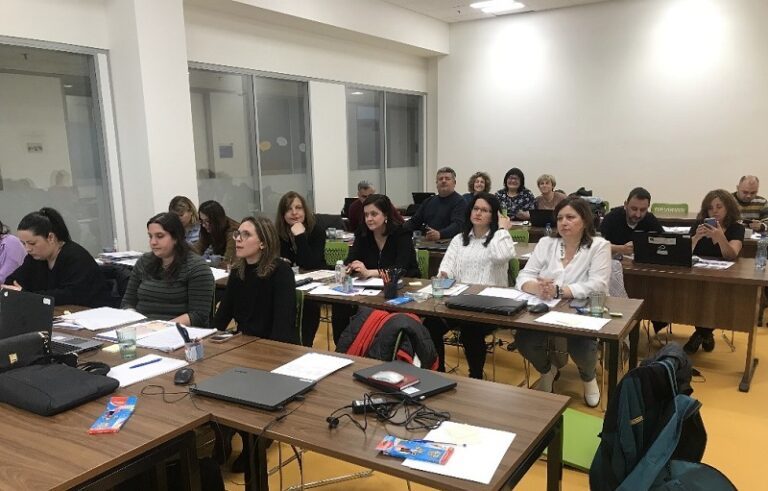 ΣΤΗΝ ΠΡΑΓΑ ΜΕ ΠΡΟΓΡΑΜΜΑ ERASMUS+ ΕΚΠΑΙΔΕΥΤΙΚΟΙ ΤΟΥ ΓΥΜΝΑΣΙΟΥ ΑΜΠΕΛΩΝΑ
