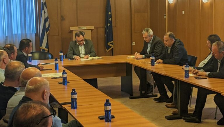 ΧΡ. ΚΕΛΛΑΣ: ΣΤΗΡΙΖΟΥΜΕ ΕΜΠΡΑΚΤΑ ΤΟΥΣ ΠΑΡΑΓΩΓΟΥΣ ΤΟΥ ΤΥΡΝΑΒΟΥ
