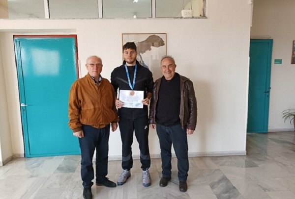 ΜΕΓΑΛΗ ΠΑΝΕΛΛΗΝΙΑ ΔΙΑΚΡΙΣΗ ΓΙΑ ΜΑΘΗΤΗ ΤΟΥ 7ου ΓΕΛ ΛΑΡΙΣΑΣ