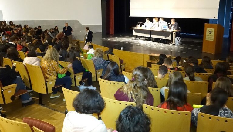 ΛΑΡΙΣΑ: ΕΝΗΜΕΡΩΣΗ ΜΑΘΗΤΩΝ ΓΙΑ ΑΣΦΑΛΗ ΜΕΤΑΚΙΝΗΣΗ ΜΕ ΠΟΔΗΛΑΤΟ ΚΑΙ ΗΛΕΚΤΡΙΝΟ ΠΑΤΙΝΙ