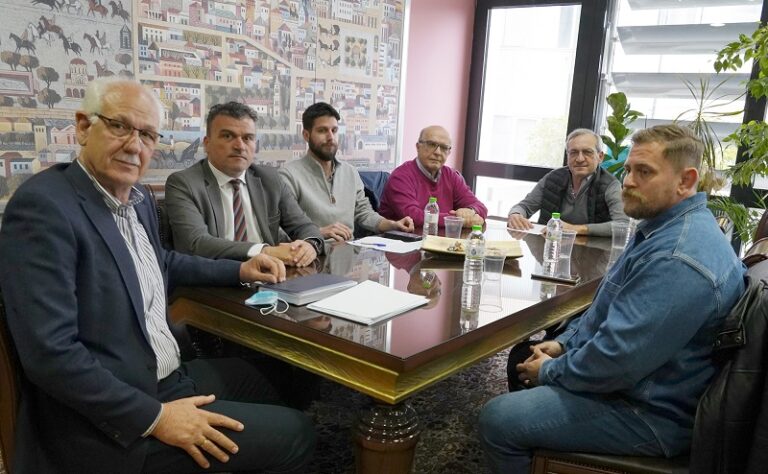 ΑΤΑΛΑΝΤΕΥΤΑ Η ΛΑΡΙΣΑ ΔΙΕΚΔΙΚΕΙ ΛΥΣΕΙΣ ΓΙΑ ΤΙΣ ΣΙΔΗΡΟΔΡΟΜΙΚΕΣ ΓΡΑΜΜΕΣ