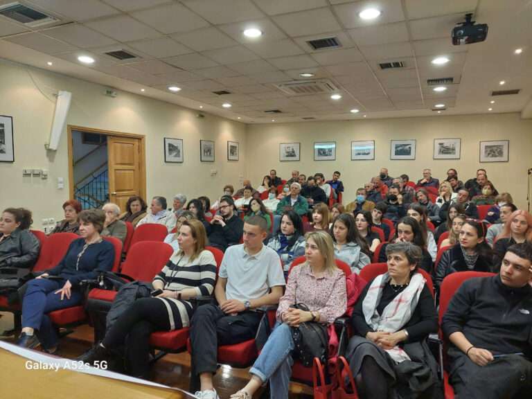 ΔΥΝΑΤΟ ΚΚΕ ΓΙΑ ΤΗΝ ΙΣΟΤΙΜΙΑ ΚΑΙ ΤΗ ΧΕΙΡΑΦΕΤΗΣΗ ΤΗΣ ΓΥΝΑΙΚΑΣ