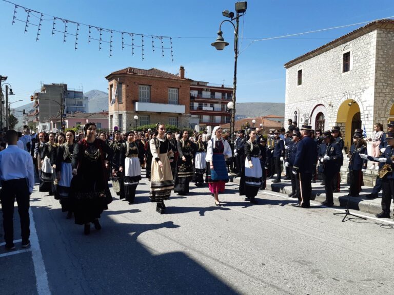 ΠΛΗΘΟΣ ΚΟΣΜΟΥ ΣΤΙΣ ΣΗΜΕΡΙΝΕΣ ΕΚΔΗΛΩΣΕΙΣ ΓΙΑ ΤΗΝ 25η ΜΑΡΤΙΟΥ ΣΤΟΝ ΤΥΡΝΑΒΟ (ΦΩΤΟΡΕΠΟΡΤΑΖ)