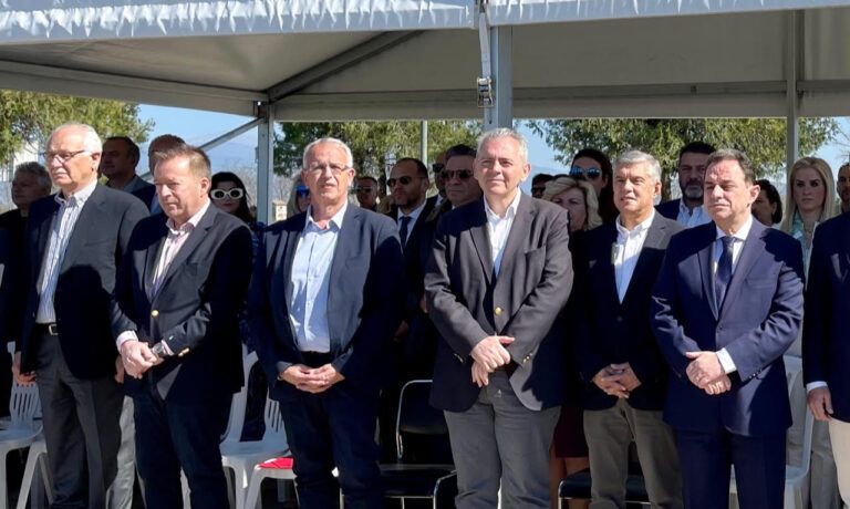 ΘΑ ΣΥΝΕΧΙΣΟΥΝΕ ΝΑ ΣΤΗΡΙΖΟΥΜΕ ΕΜΠΡΑΚΤΑ ΤΟΥΣ ΑΓΡΟΤΕΣ
