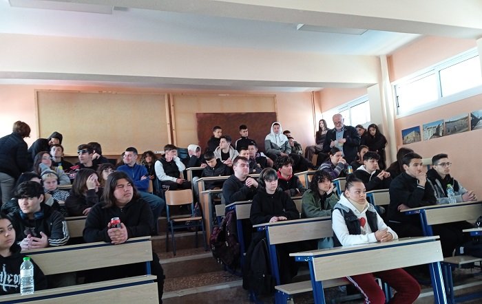 ΕΝΗΜΕΡΩΤΙΚΗ ΟΜΙΛΙΑ ΣΤΟ 4ο ΕΠΑΛ ΛΑΡΙΣΑΣ