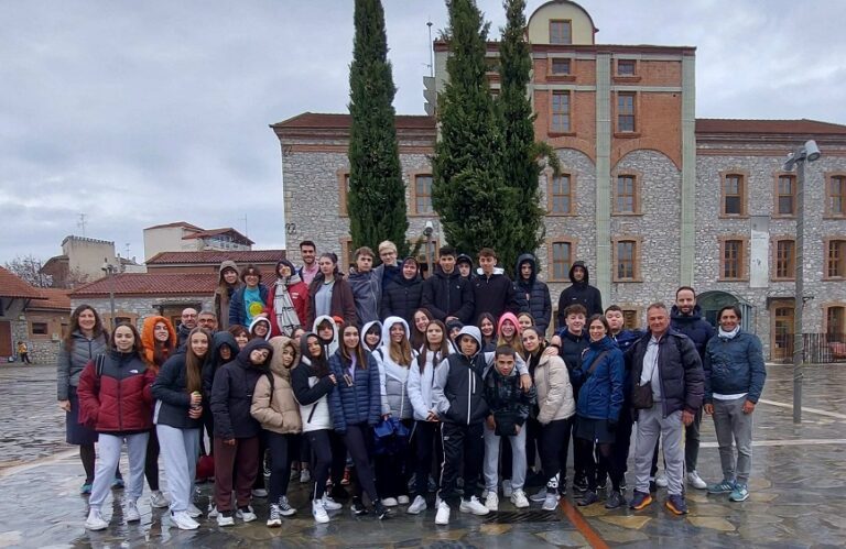 ΤΟ 6ο ΓΥΜΝΑΣΙΟ ΛΑΡΙΣΑΣ ΦΙΛΟΞΕΝΗΣΕ ΤΑ ΜΕΛΗ ΤΟΥ ΕΥΡΩΠΑΪΚΟΥ ΠΡΟΓΡΑΜΜΑΤΟΣ C-OSMOS-IS