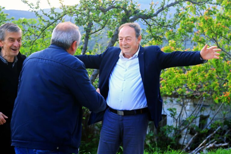 Σ. ΒΟΥΛΓΑΡΗΣ: ΑΠΑΙΤΕΙΤΑΙ ΚΥΒΕΡΝΗΣΗ ΜΕ ΣΦΑΡΑΓΙΔΑ ΠΑΣΟΚ ΠΟΥ ΘΑ ΔΟΥΛΕΥΕΙ ΓΙΑ ΟΛΟΥΣ ΚΑΙ ΟΧΙ ΓΙΑ ΛΙΓΟΥΣ