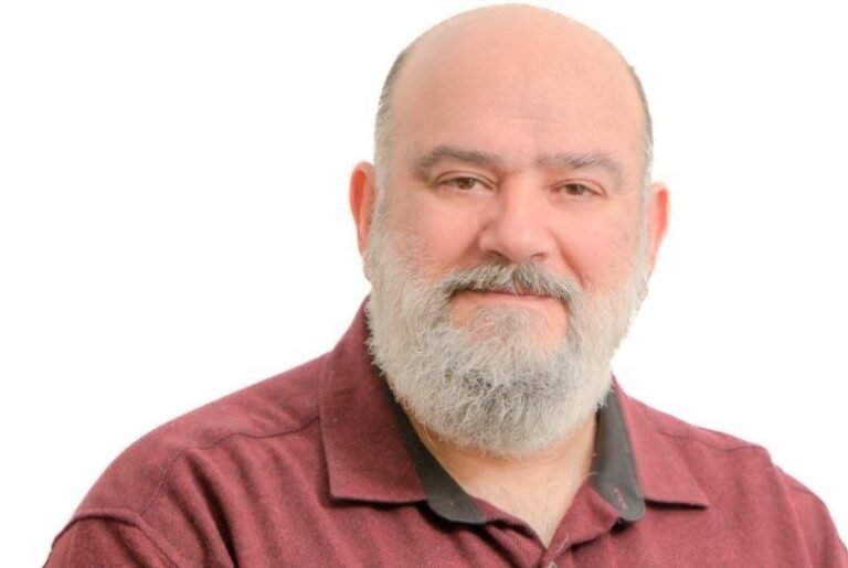 ΟΙ ΑΥΤΟΑΠΑΣΧΟΛΟΥΜΕΝΟΙ ΜΕ ΤΟ ΚΚΕ ΑΠΕΝΑΝΤΙ ΣΤΟ «ΤΣΟΥΝΑΜΙ» ΤΩΝ ΠΛΕΙΣΤΗΡΙΑΣΜΩΝ