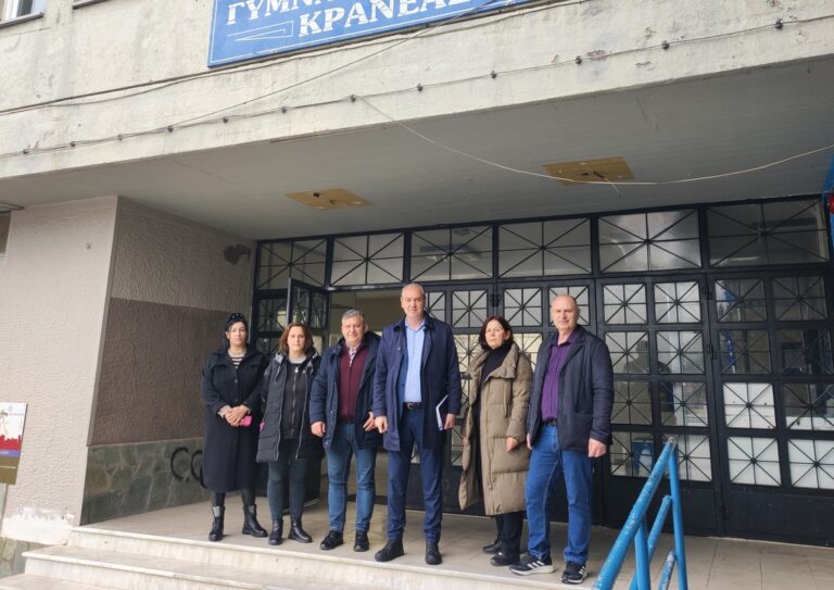 ΣΤΟ ΓΥΜΝΑΣΙΟ-ΛΥΚΕΙΟ ΚΡΑΝΕΑΣ Ο ΔΗΜΑΡΧΟΣ ΕΛΑΣΣΟΝΑΣ
