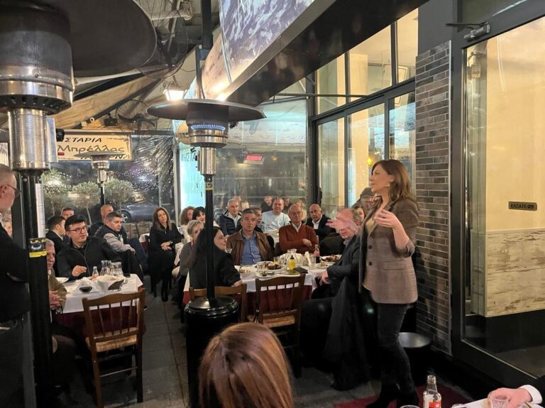 ΣΤΕΛΛΑ ΜΠΙΖΙΟΥ: ΑΛΛΑΖΟΥΜΕ ΤΗΝ ΕΚΠΑΙΔΕΥΣΗ, ΑΛΛΑΖΟΥΜΕ ΤΟ ΜΕΛΛΟΝ ΤΗΣ ΧΩΡΑΣ