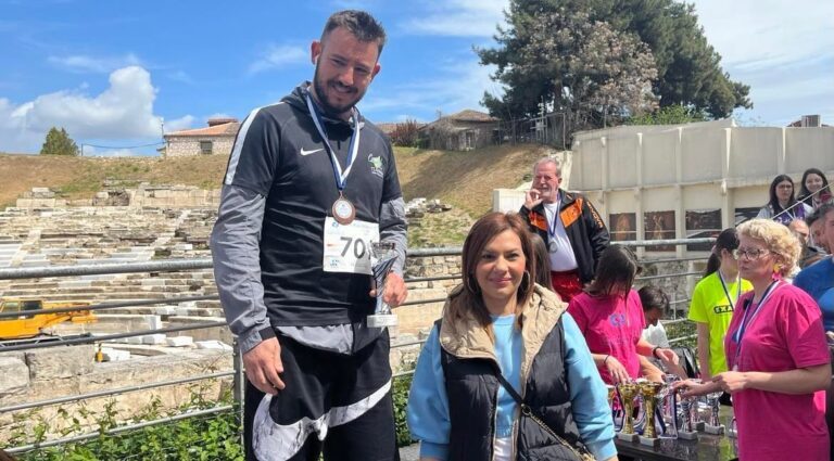 ΣΤ. ΜΠΙΖΙΟΥ: ΣΤΕΛΝΟΥΜΕ ΗΧΗΡΟ ΜΗΝΥΜΑ ΣΤΗΡΙΞΗΣ ΤΩΝ ΑΤΟΜΩΝ ΜΕ ΑΥΤΙΣΜΟ ΚΑΙ ΠΑΥΣΗΣ ΚΑΘΕ ΜΟΡΦΗΣ ΔΙΑΚΡΙΣΕΩΝ