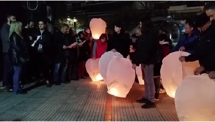 ΜΕ ΣΥΓΚΕΝΤΡΩΣΗ ΣΤΟΝ ΟΣΕ ΤΙΜΗΣΑΝ ΣΤΗ ΛΑΡΙΣΑ ΤΗ ΜΝΗΜΗ ΤΩΝ 57 ΑΔΙΚΟΧΑΜΕΝΩΝ ΣΤΟ ΕΓΚΛΗΜΑ ΤΩΝ ΤΕΜΠΩΝ
