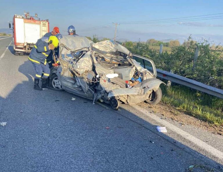 ΘΡΗΝΟΣ ΓΙΑ ΤΟ ΛΟΧΙΑ ΚΑΙ ΤΗ ΣΥΝΤΡΟΦΟ ΤΟΥ ΠΟΥ ΣΚΟΤΩΘΗΚΑΝ ΣΕ ΤΡΟΧΑΙΟ ΕΞΩ ΑΠΟ ΤΑ ΤΡΙΚΑΛΑ