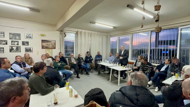 ΕΝΘΟΥΣΙΩΔΗΣ ΥΠΟΔΟΧΗ ΜΑΞΙΜΟΥ ΧΑΡΑΚΟΠΟΥΛΟΥ ΣΤΟ ΚΑΛΑΜΑΚΙ