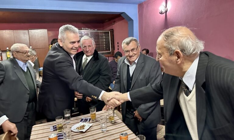 Μ. ΧΑΡΑΚΟΠΟΥΛΟΣ:  Η ΚΥΒΕΡΝΗΣΗ ΔΕΝ ΑΦΗΣΕ ΑΒΟΗΘΗΤΟΥΣ ΤΟΥΣ ΑΓΡΟΤΕΣ