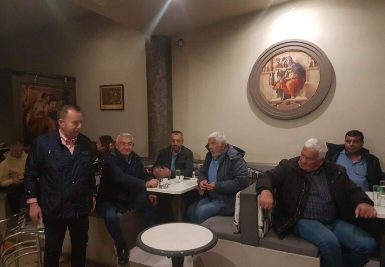 ΜΟΝΗ ΛΥΣΗ Η ΚΑΘΙΕΡΩΣΗ ΑΓΡΟΤΙΚΟΥ ΠΕΤΡΕΛΑΙΟΥ ΚΑΙ ΑΓΡΟΤΙΚΟΥ ΡΕΥΜΑΤΟΣ
