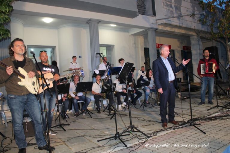 ΧΕΙΡΟΚΡΟΤΗΘΗΚΕ Η ΦΙΛΑΡΜΟΝΙΚΗ ΤΟΥ ΔΗΜΟΥ ΤΕΜΠΩΝ (ΦΩΤΟ)