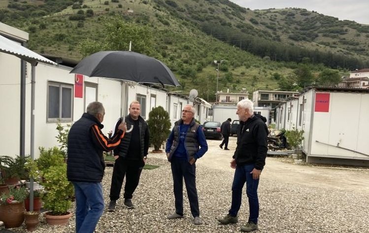 ΑΡΓΥΡΗΣ ΓΡΑΒΒΑΝΗΣ: ΜΝΗΜΕΙΟ ΑΔΙΑΦΟΡΙΑΣ ΤΩΝ «ΑΡΙΣΤΩΝ» ΤΑ ΚΟΝΤΕΪΝΕΡΣ ΣΤΟ ΔΑΜΑΣΙ