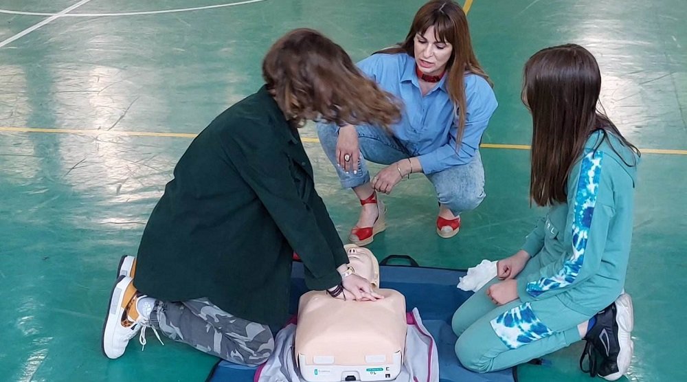 10 ΓΥΜΝΑΣΙΑ ΤΗΣ ΔΔΕ ΛΑΡΙΣΑΣ ΣΥΜΜΕΤΕΙΧΑΝ  ΣΤΗ “ΒΑΣΙΚΗ ΥΠΟΣΤΗΡΙΞΗ ΖΩΗΣ” ΜΕ ΧΡΗΣΗ ΑΠΙΝΙΔΩΤΗ