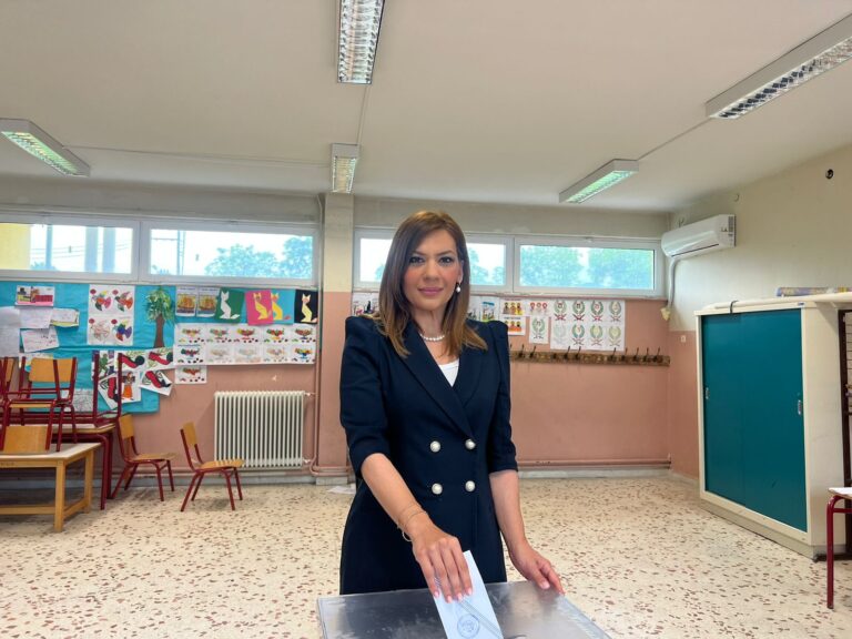 ΣΤΗΝ ΕΛΑΣΣΟΝΑ ΨΗΦΙΣΕ Η ΣΤΕΛΛΑ ΜΠΙΖΙΟΥ