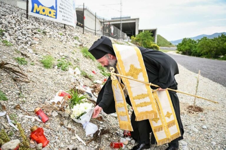ΤΡΙΣΑΓΙΟ ΣΤΟ ΣΗΜΕΙΟ ΤΟΥ ΕΓΚΛΗΜΑΤΟΣ ΣΤΑ ΤΕΜΠΗ ΤΕΛΕΣΕ Ο ΑΡΧΙΕΠΙΣΚΟΠΟΣ ΑΥΣΤΡΑΛΙΑΣ