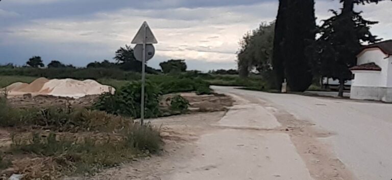 ΤΟΥΣ ΠΝΙΓΕΙ Η ΣΚΟΝΗ ΣΕ ΤΥΡΝΑΒΟ ΚΑΙ ΑΜΠΕΛΩΝΑ – ΠΟΛΛΑ ΤΑ ΠΑΡΑΠΟΝΑ