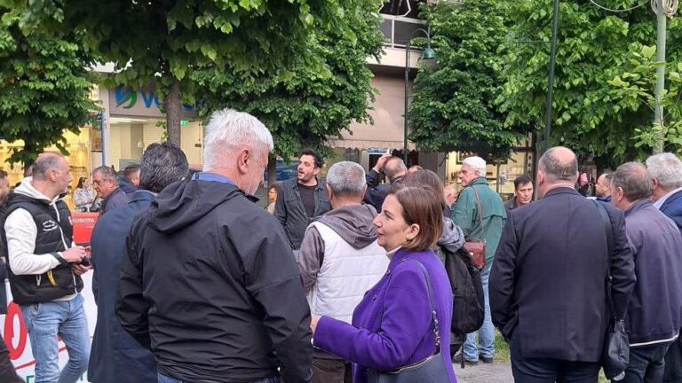 ΣΤΟ ΠΛΕΥΡΟ ΤΩΝ ΑΓΩΝΙΖΟΜΕΝΩΝ ΑΓΡΟΤΩΝ ΖΩΗ ΑΚΡΙΒΟΥΛΗ ΚΑΙ ΑΡΓΥΡΗΣ ΓΡΑΒΒΑΝΗΣ