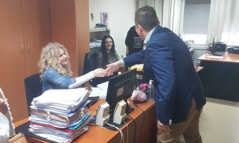 Η ΔΙΚΑΙΟΣΥΝΗ ΟΦΕΙΛΕΙ ΚΑΙ ΠΡΕΠΕΙ ΝΑ ΕΙΝΑΙ ΑΝΕΞΑΡΤΗΤΗ ΚΑΙ ΤΑΧΕΙΑ