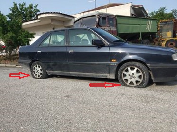 ΣΚΑΖΟΥΝ ΛΑΣΤΙΧΑ ΣΕ ΛΑΚΚΟΥΒΕΣ ΣΤΟΝ ΑΜΠΕΛΩΝΑ