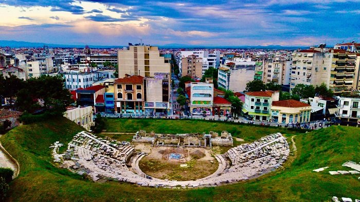 ΔΩΡΕΑΝ ΣΤΕΓΗ ΣΕ ΕΥΑΛΩΤΑ ΝΟΙΚΟΚΥΡΙΑ ΝΕΩΝ ΣΤΗ ΛΑΡΙΣΑ