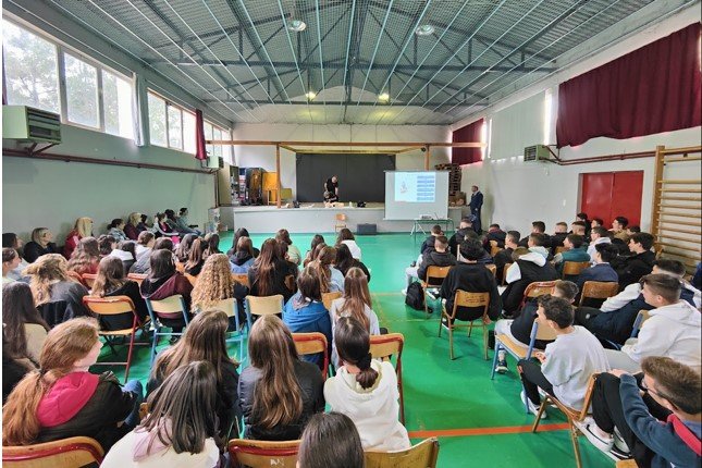 ΕΝΗΜΕΡΩΤΙΚΗ ΟΜΙΛΙΑ ΣΤΟ ΓΥΜΝΑΣΙΟ – ΛΥΚΕΙΟ ΜΑΚΡΥΧΩΡΙΟΥ