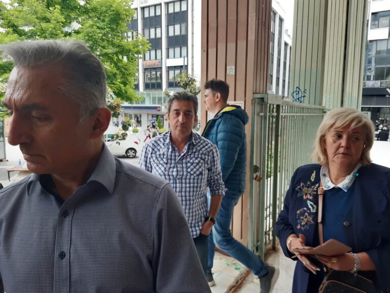 ΜΗΝΥΣΗ ΚΑΤΑ Κ. ΜΗΤΣΟΤΑΚΗ, Κ. ΚΑΡΑΜΑΝΛΗ, ΠΡΩΗΝ ΚΑΙ ΝΥΝ ΥΠΟΥΡΓΩΝ ΓΙΑ ΤΟ ΕΓΚΛΗΜΑ ΣΤΑ ΤΕΜΠΗ
