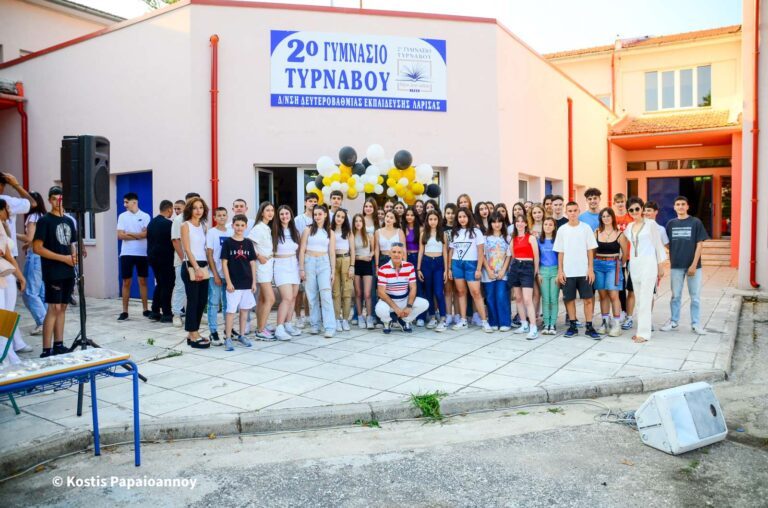 ΟΜΟΡΦΗ ΓΙΟΡΤΗ ΑΠΟΦΟΙΤΗΣΗΣ ΣΤΟ 2ο ΓΥΜΝΑΣΙΟ ΤΥΡΝΑΒΟΥ