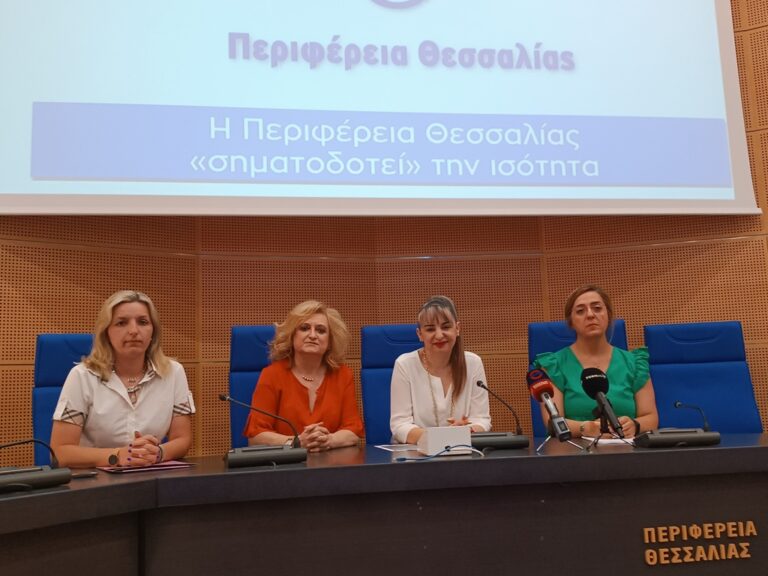 ΓΥΝΑΙΚΕΙΕΣ ΦΙΓΟΥΡΕΣ ΣΕ ΦΩΤΕΙΝΟΥΣ ΣΗΜΑΤΟΔΟΤΕΣ ΔΙΑΒΑΣΕΩΝ ΠΕΖΩΝ ΑΠΟ ΤΗΝ ΠΕΡΙΦΕΡΕΙΑ
