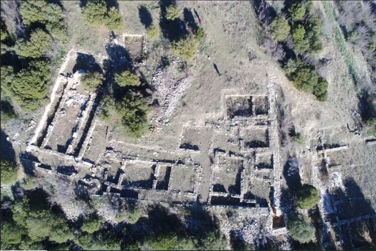 ΠΕΡΙΗΓΗΣΗ ΣΤΟΥΣ ΑΡΧΑΙΟΛΟΓΙΚΟΥΣ ΧΩΡΟΥΣ ΤΟΥ ΣΑΡΑΝΤΑΠΟΡΟΥ ΚΑΙ ΤΗΣ ΔΟΛΙΧΗΣ
