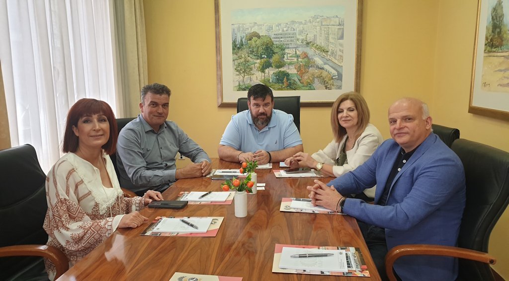 ΕΠΙΣΚΕΨΗ ΤΟΥ ΥΠΟΨΗΦΙΟΥ ΔΗΜΑΡΧΟΥ ΘΑΝΑΣΗ ΜΑΜΑΚΟΥ ΣΤΟ ΕΠΙΜΕΛΗΤΗΡΙΟ ΛΑΡΙΣΑΣ