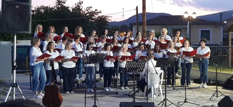 ΜΙΑ ΥΠΕΡΟΧΗ ΜΟΥΣΙΚΗ ΒΡΑΔΙΑ ΣΤΗΝ ΑΥΛΗ ΤΟΥ ΑΡΧΟΝΤΙΚΟΥ ΚΑΡΑΣΣΟΥ ΣΤΟΝ ΤΥΡΝΑΒΟ