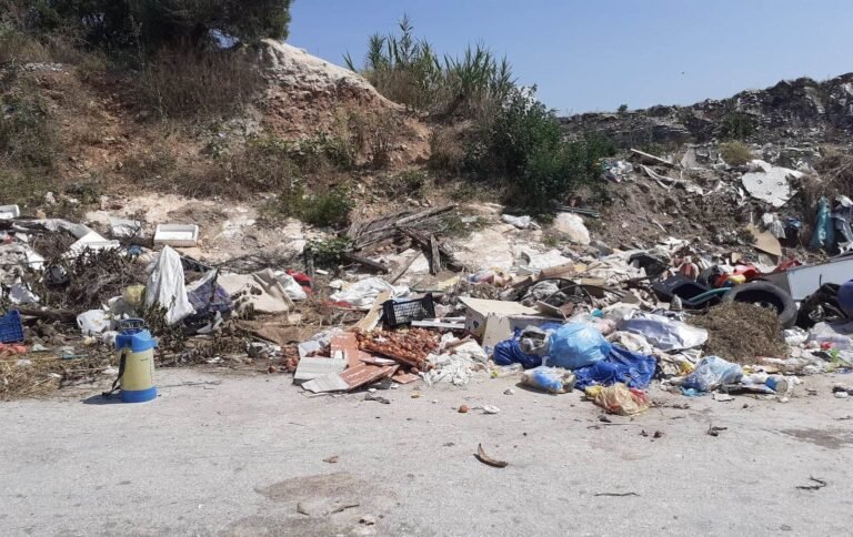 ΧΩΜΑΤΕΡΗ ΕΞΩ ΑΠΟ ΤΟΝ ΤΥΡΝΑΒΟ (ΦΩΤΟ)