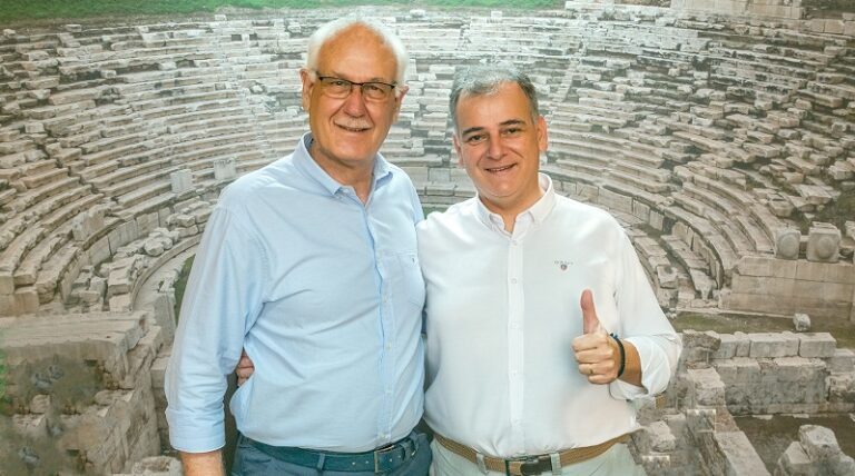ΥΠΟΨΗΦΙΟΣ ΜΕ ΤΗ ΣΥΜΠΑΡΑΤΑΞΗ ΛΑΡΙΣΑΙΩΝ Ο ΘΩΜΑΣ ΑΣΤΕΡΙΟΥ