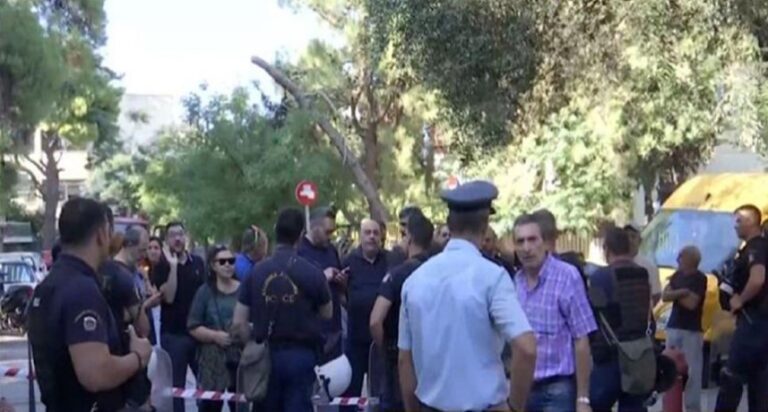 ΓΥΝΑΙΚΑ ΑΠΕΙΛΕΙ ΝΑ ΠΕΣΕΙ ΣΤΟ ΚΕΝΟ ΕΠΕΙΔΗ ΤΗΣ ΠΑΙΡΝΟΥΝ ΤΟ ΣΠΙΤΙ ΣΕ ΠΛΕΙΣΤΗΡΙΑΣΜΟ ΓΙΑ ΧΡΕΟΣ 880 €