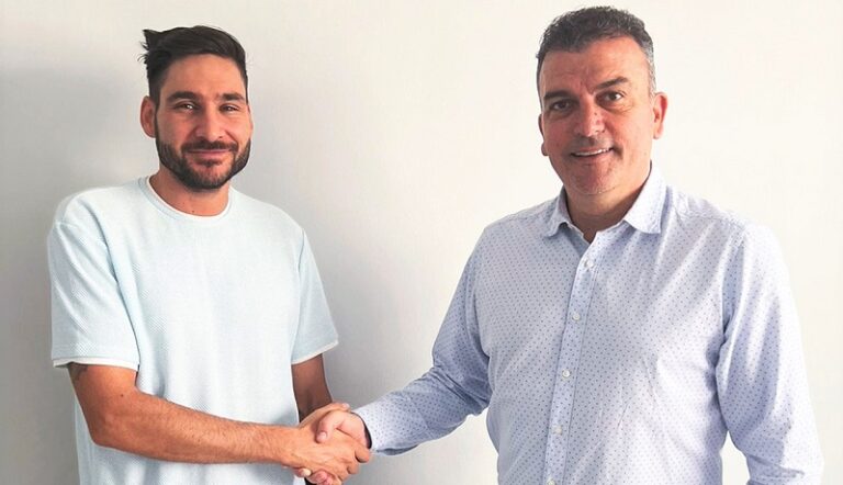 ΜΕ ΤΗ «ΛΑΡΙΣΑ ΠΟΥ ΜΑΣ ΑΞΙΖΕΙ!» ΚΑΙ ΤΟΝ ΘΑΝΑΣΗ ΜΑΜΑΚΟ Ο ΑΛΜΠΕΡΤΟ ΖΑΚΑΡ
